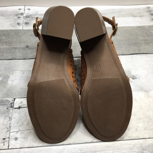 Big Buddha Basket Weave Chunky Block Heel Sandals - Picture 6 of 8